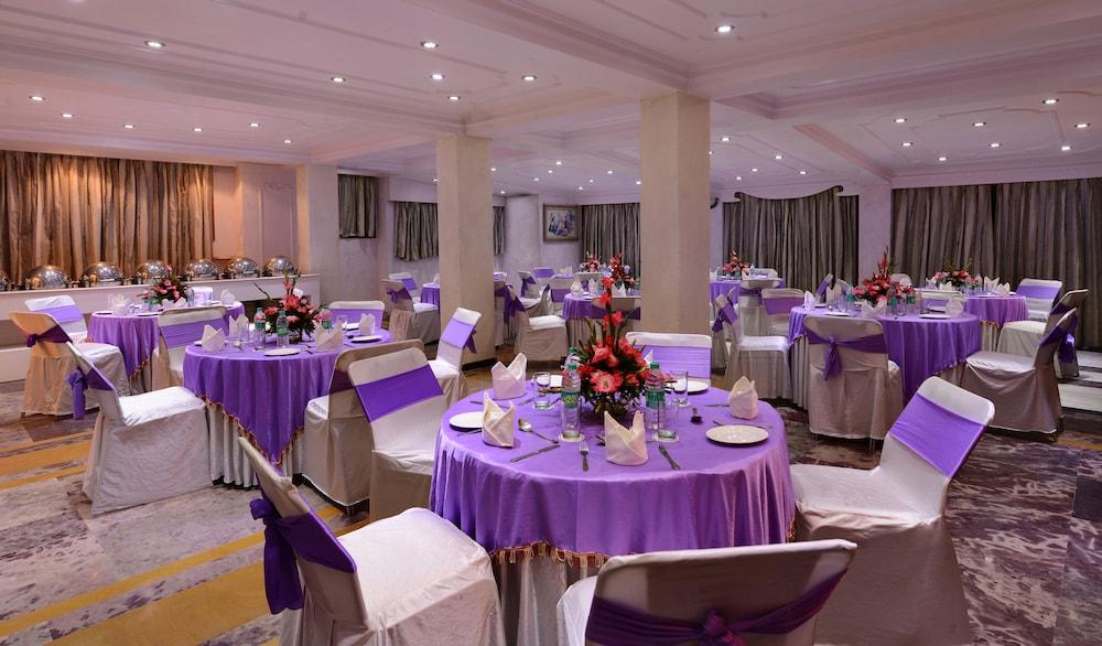 Ashiana Clarks Inn Shimla Exteriör bild