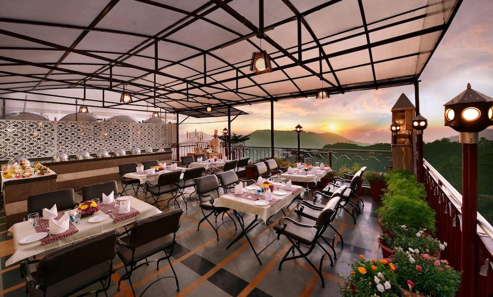 Ashiana Clarks Inn Shimla Exteriör bild